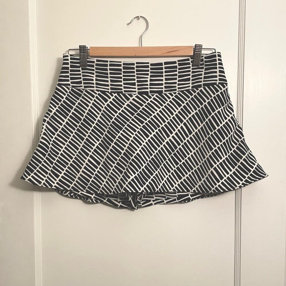 EXPRESS patterned mini skort